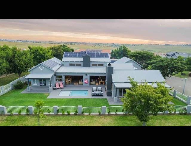 3 BEDROOM HOUSE FOR SALE IN COPPERLEAF ESTATE